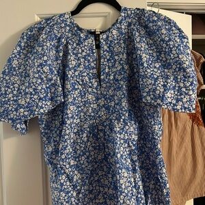 Tuckernuck size s flowy sleeve top euc